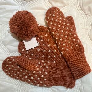 Mittens/sock hat set